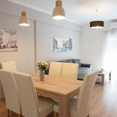 Apartamento Newly Renovated Flat 500M From Subway Station Atenas Exterior foto