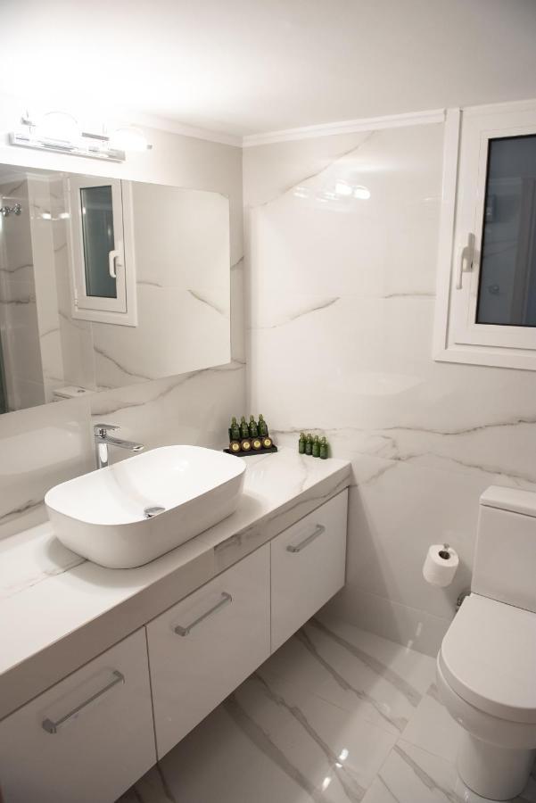 Apartamento Newly Renovated Flat 500M From Subway Station Atenas Exterior foto