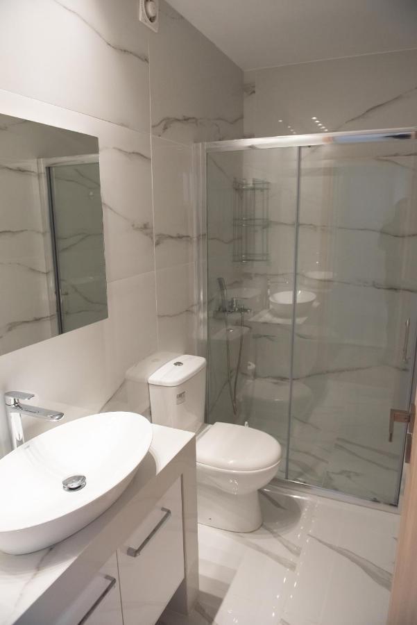 Apartamento Newly Renovated Flat 500M From Subway Station Atenas Exterior foto