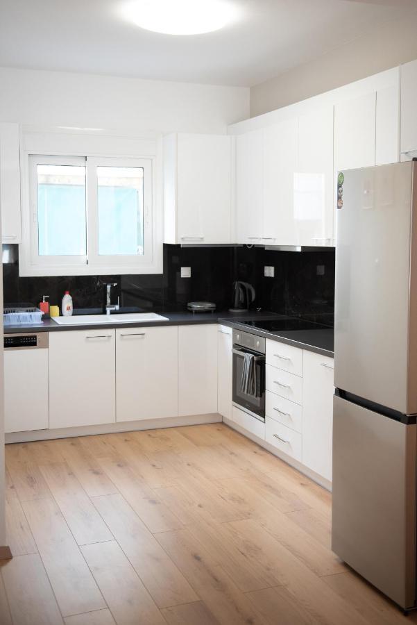 Apartamento Newly Renovated Flat 500M From Subway Station Atenas Exterior foto