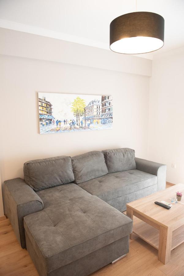 Apartamento Newly Renovated Flat 500M From Subway Station Atenas Exterior foto